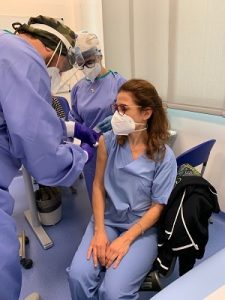 Margherita Lambertini Paziente e medico durante la vaccinazione